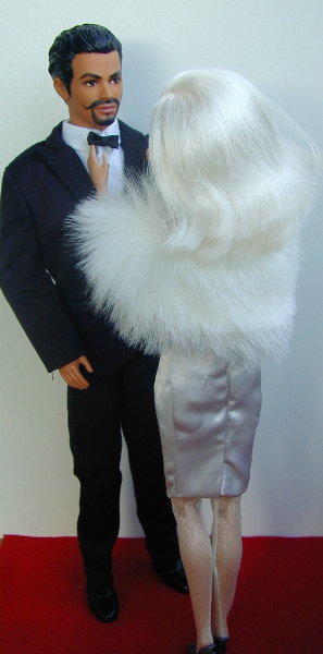 Ich trage den gleichen Anzug wie James Bond                        I wear the same suit as James Bond
